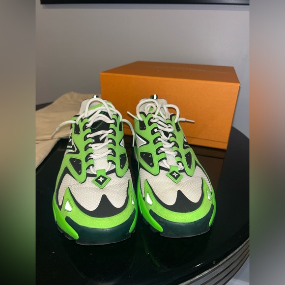 Barely Worn Louis Vuitton Vert Runner Tatic Sneaker - Picture 7 of 12